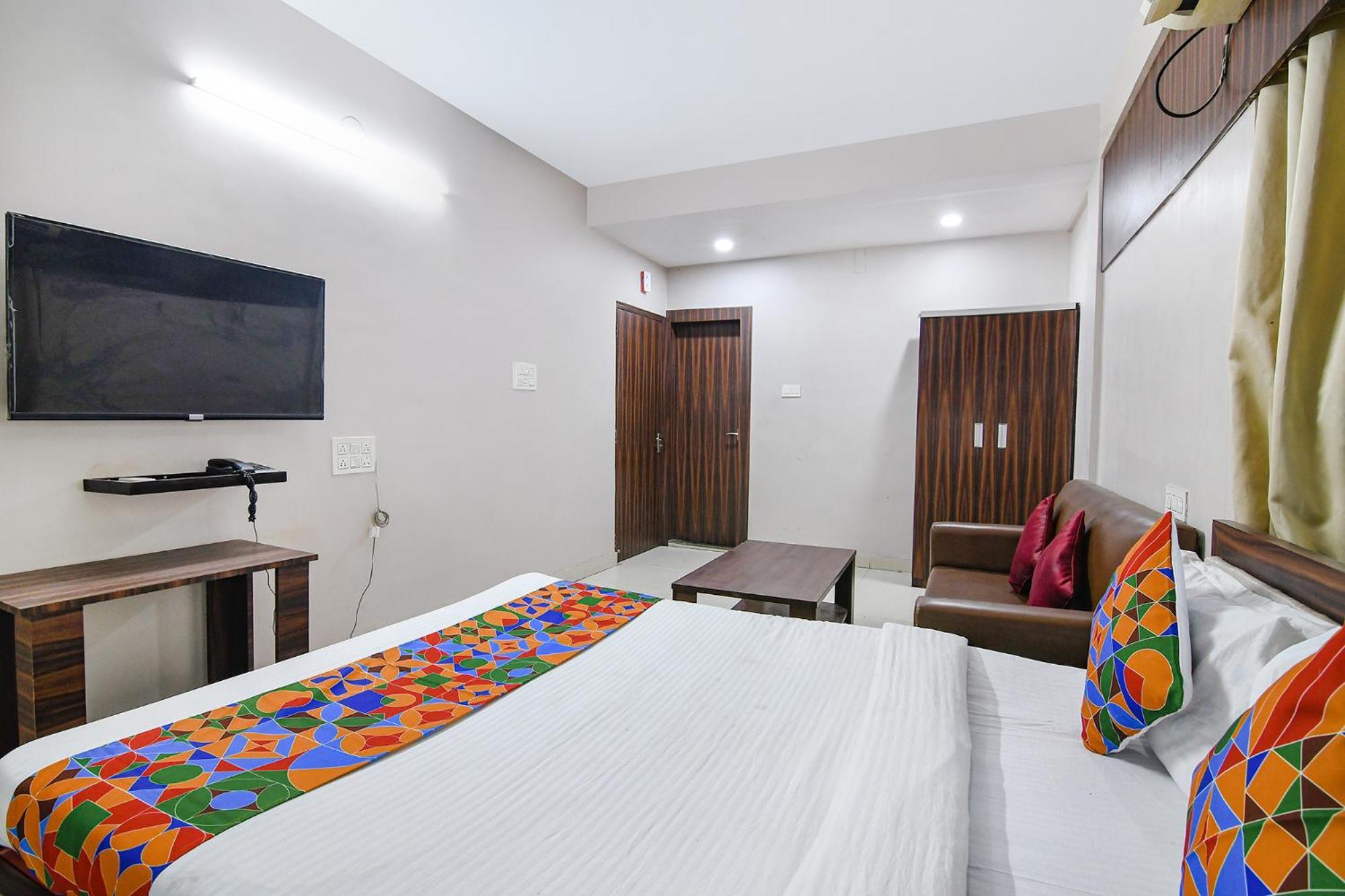 Collection O The White House Hotel Kolkata