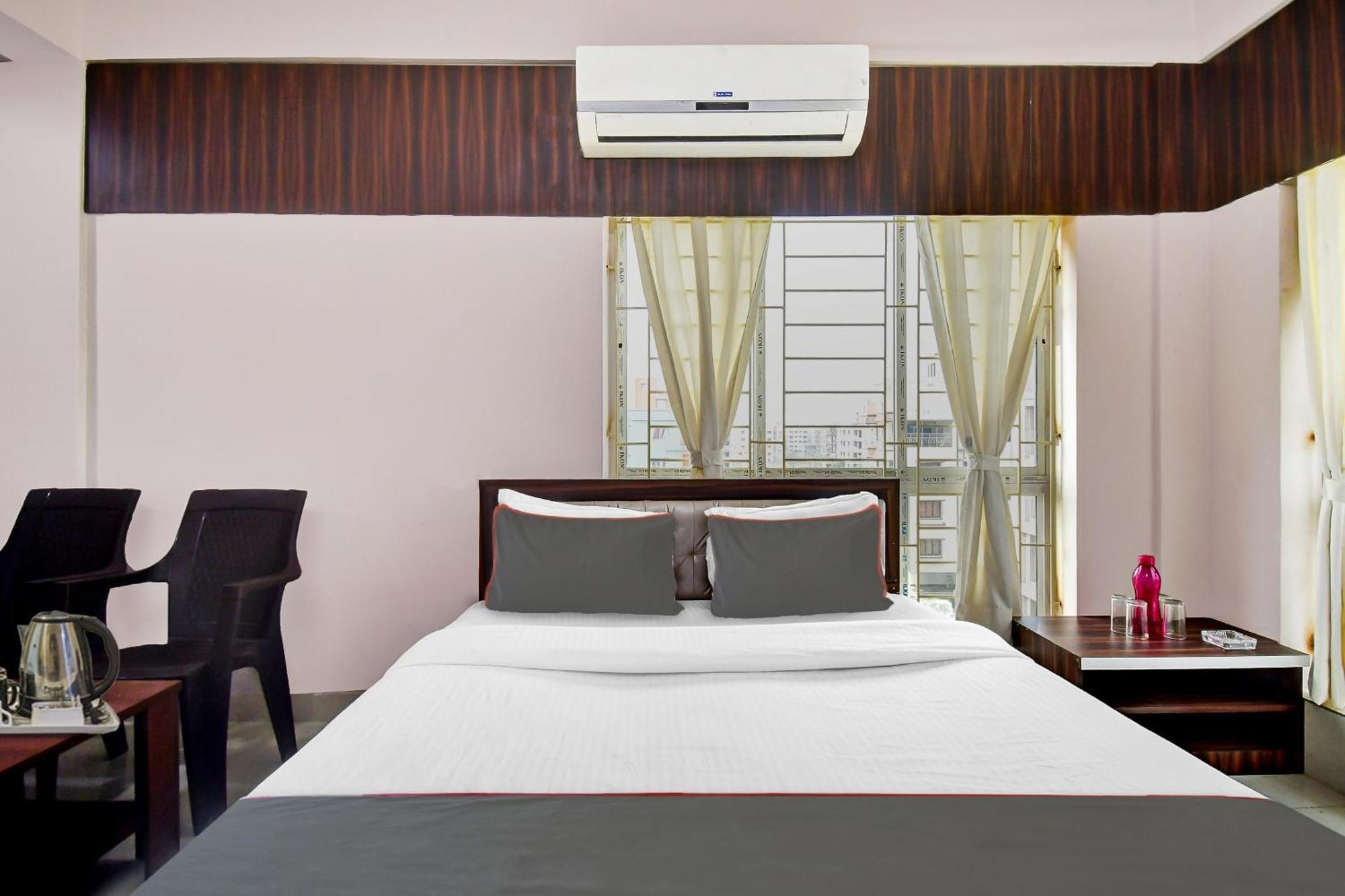 Collection O The White House Hotel 3*